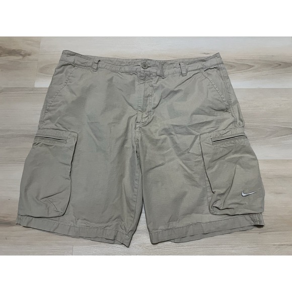 Nike Cargo Shorts Men's 40 Polyester Cotton Khaki Zip Pocket Tan Beige - Picture 1 of 9